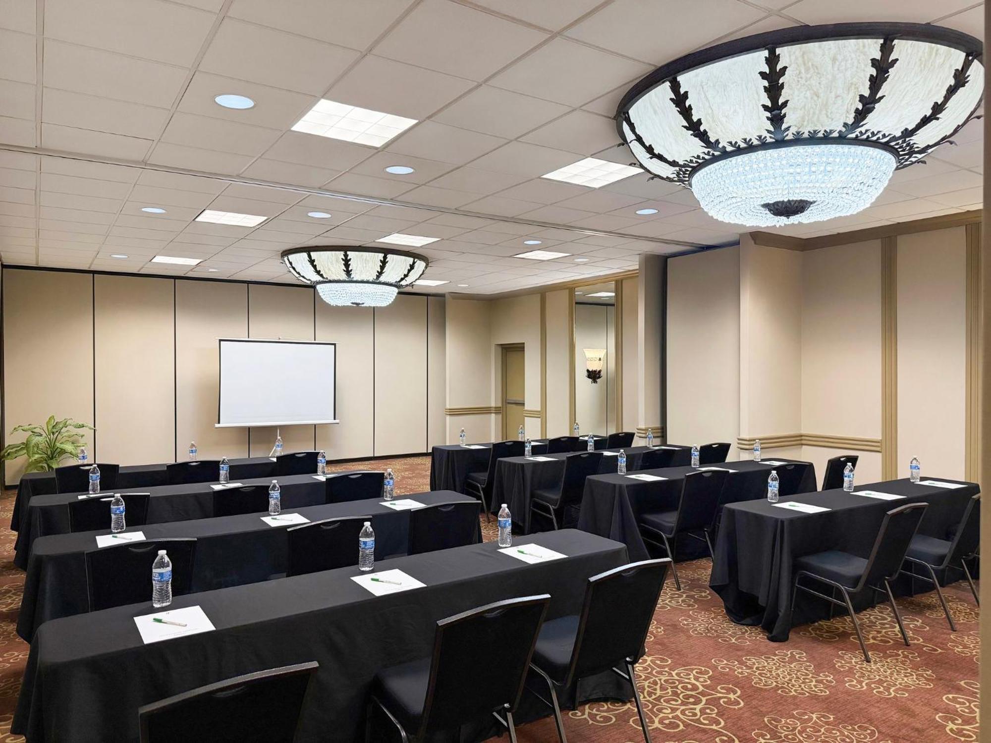 Holiday Inn South Plainfield-Piscataway By Ihg Zewnętrze zdjęcie