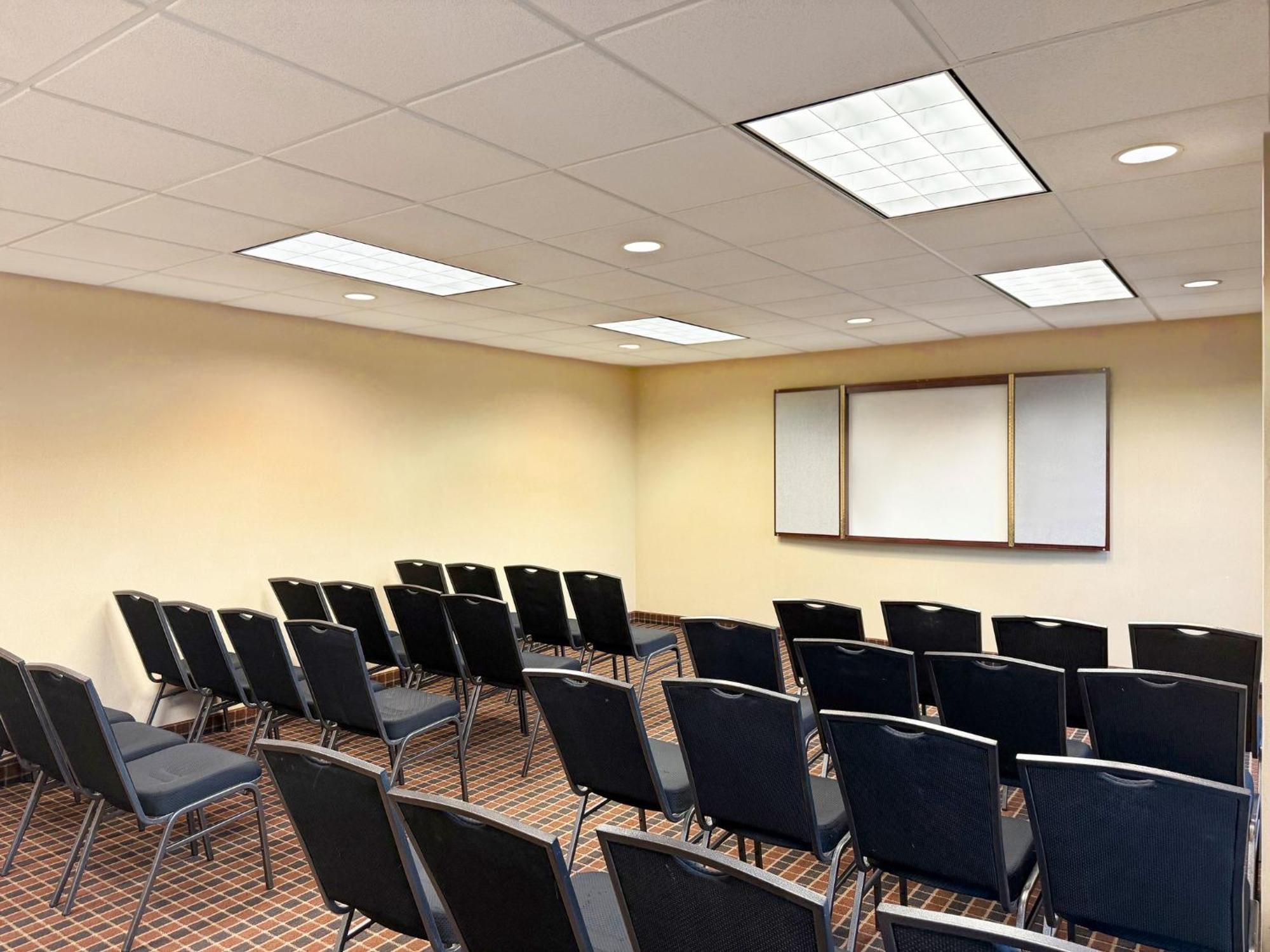 Holiday Inn South Plainfield-Piscataway By Ihg Zewnętrze zdjęcie